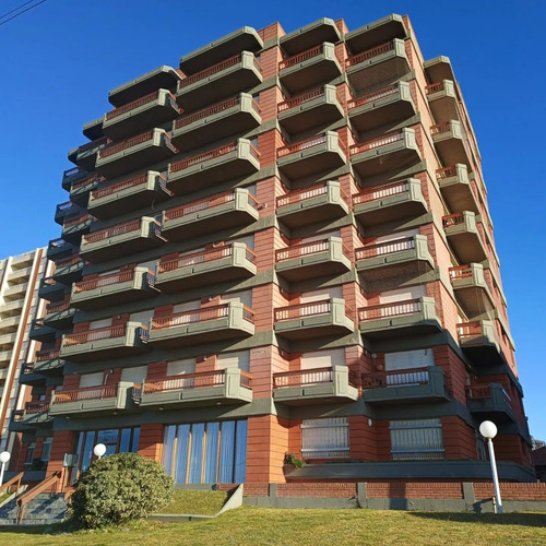 Imagen 2 de 12 de Departamento Con Vista Al Mar 4 Ambientes