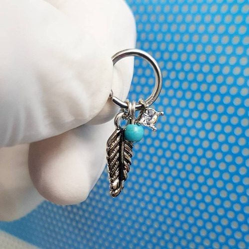 Imagen 3 de 6 de Argollita Pluma Piercing - Piercing Argenitna ®
