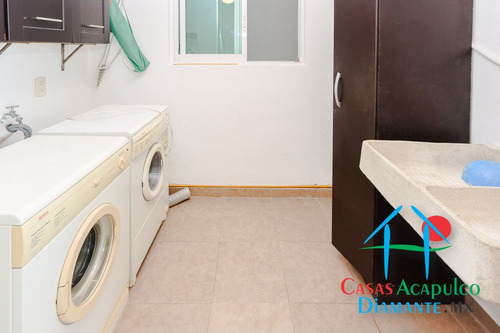 Cad Lobayan 303. Terraza Con Vista Parcial Al Mar