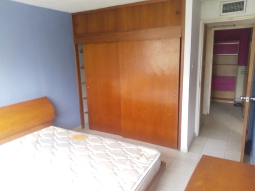 Imagen 4 de 15 de Apartamento En Venta En Urb. El Moriche A La Salida De Barcelona (negociable)