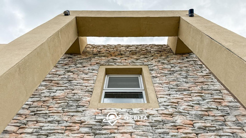 Casa En Venta En San Sebastián, Area 5, A La Laguna