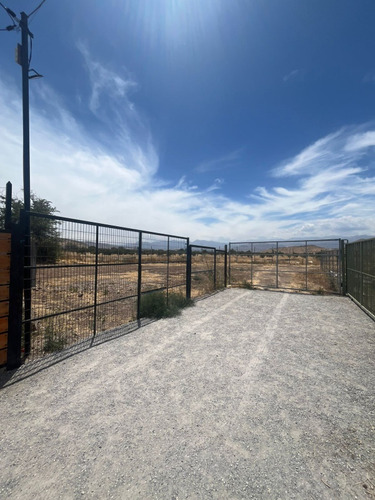 Sitio En Venta Cerrado Con Luz Y Container