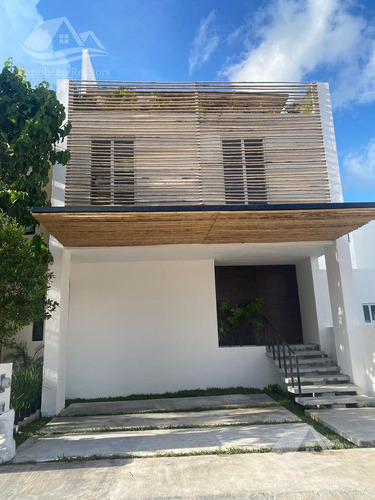 Casa En Venta En Arbolada Cancun / Codigo: Lzj6296