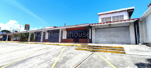 Local Comercial En Venta En Las Mercedes Cabudare Consta De 3 Locales En Uno Con Maravillosa Distribución, Área De Cocina, Oficina Y Un Baño Gabriela C.