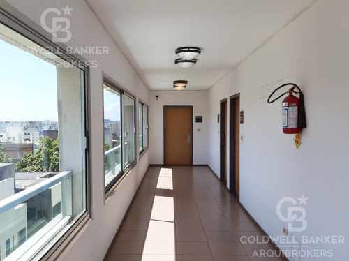 Imagen 8 de 15 de Oficina En Alquiler En El Centro Con Garaje