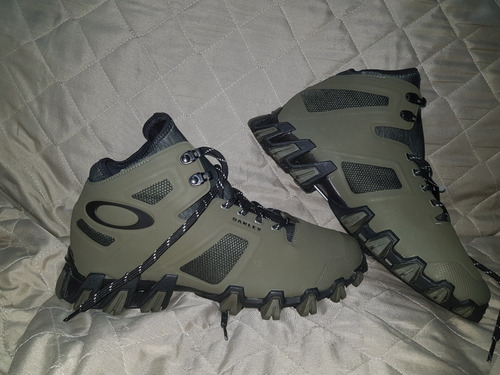 Bota Oakley Iconic Collection Verde 