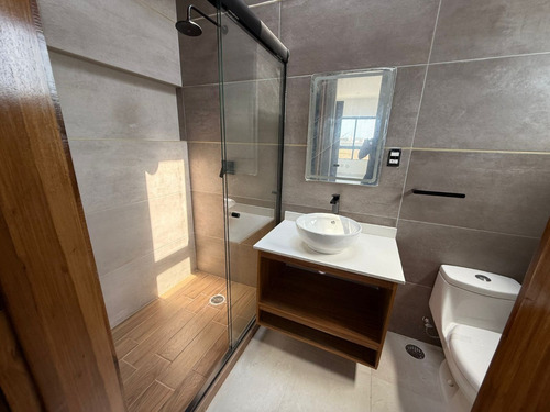 Estrena Casa Con Recámara En Planta Baja, Amplios Espacion 3 Recámaras Cada Una Con Baño. Casa Club Con Alberca.