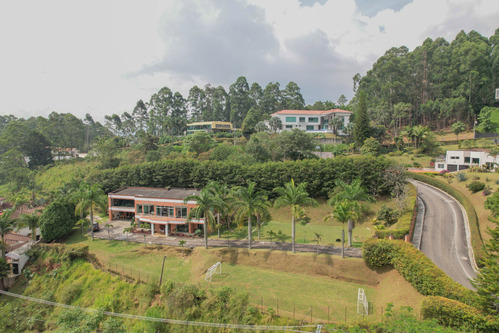 Casa En Las Palmas Con Vista Y Cancha De Futbol