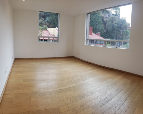 Super Departamento En Calle Cerrada!!