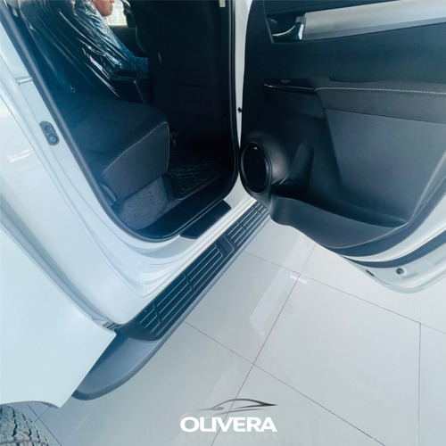 Imagen 9 de 22 de Toyota Hilux Srv 4x4 Diesel 0km - Olivera Automotores