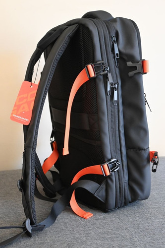 Mochila de viagem Cougar Vanguard, cor preta, design de tecido liso