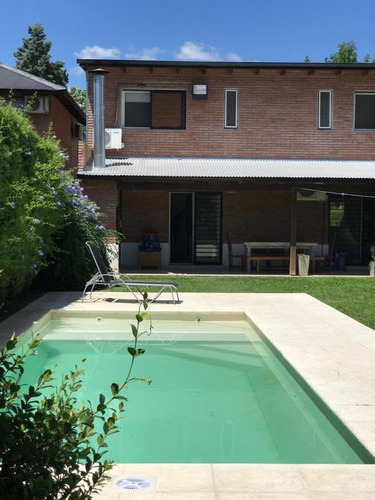 Imagen 3 de 30 de Casa De 3 Dormitorios- Con Pileta - Aldea