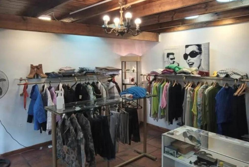 Local En Shopping Down Town