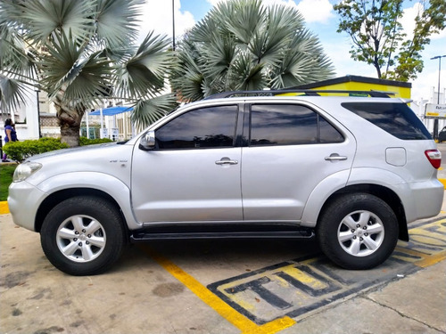 Imagen 2 de 12 de Toyota Fortuner Sr