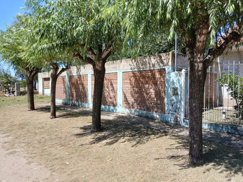 Se Vende Lote Con Paredon Perimetral Y Una Const. De 25 Mts