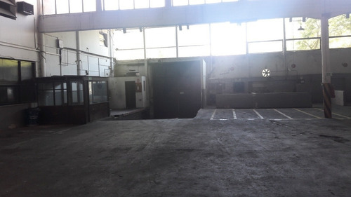 Alquilo Gran Galpón De 2600m2 En Aguada