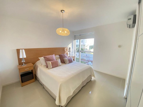 Imagen 4 de 7 de Apartamento De 2 Dormitorios En Torre Con Servicios
