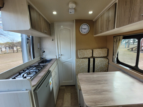 Motorhome Oncativo Equipamiento De Furgon A Motorhome