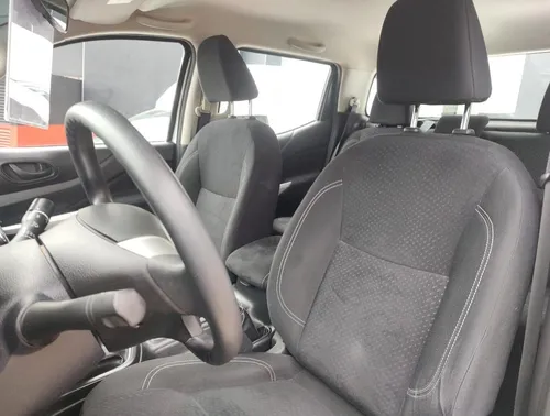 Nissan NP300 2.5 SE Paq Seguridad Mt