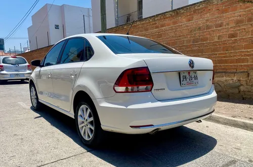 Volkswagen Vento 1.6 Highline Mt