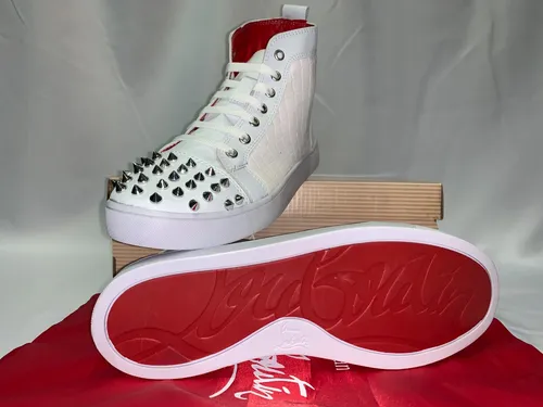 Tenis con picos en la punta hot sale