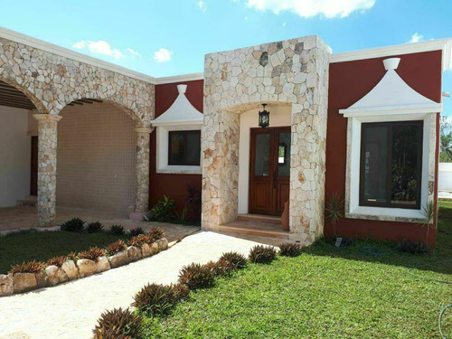 Casa En Venta En Valladolid, Privada Fincas Los Álamos, Modelo Ticul, A 12 Meses.