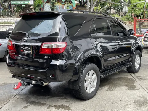Toyota Fortuner Sr5 At 3000cc Td 4x4