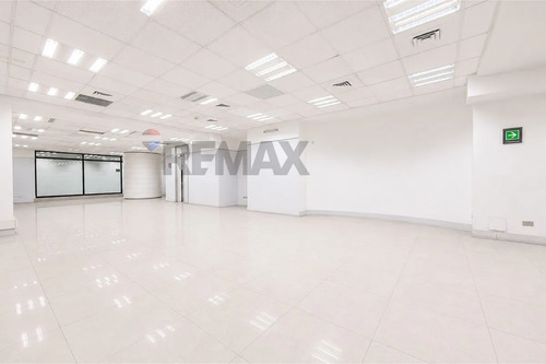Local Comercial 1.002 M² Paseo Huérfanos