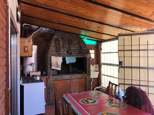 Imagen 8 de 14 de Casa De 3 Ambientes Y Cochera En Esqina C .madero