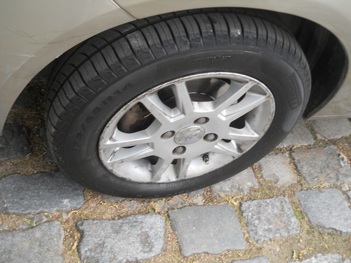 Ford Fiesta Max Full