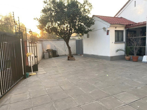 Casa En Venta De 4 Dorm. En Ñuñoa