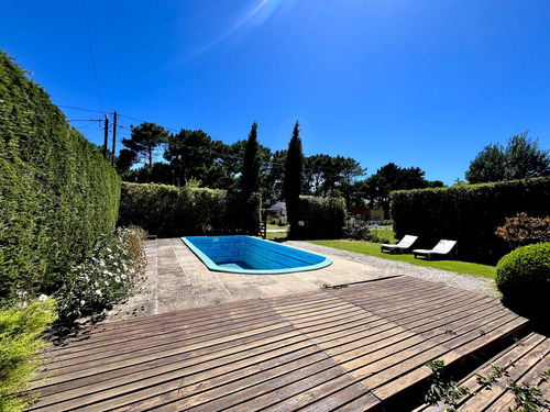 Casa En En La Caleta, Con Pileta!