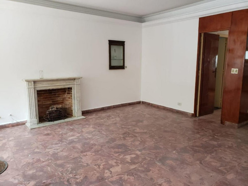 Leiva 3900.tres Ambientes Con Terraza Y Patio En Chacarita