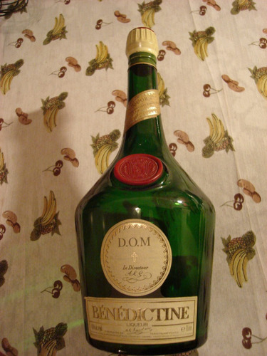 Botella Vacia Dom Benedictine Verde Lacrada Con Tapon