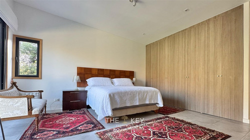 Casa En Venta De 4 Dorm. En Lo Barnechea