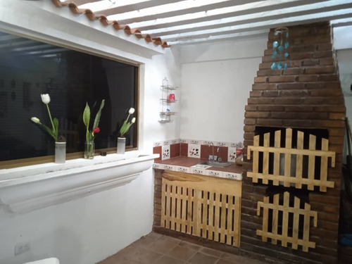 Imagen 2 de 8 de En Venta Casa Urb Privada Via El Campito