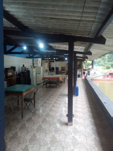 Sítio Eraz Com Piscina, Cachoeira, Campo De Futebol,