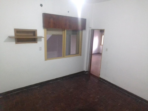 Tipo Casa Al Frente, A Mts. De Plaza