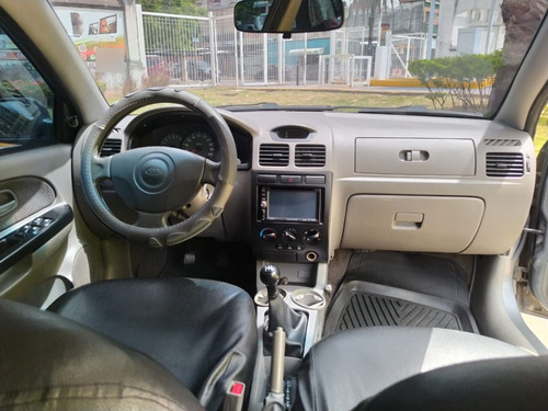 Imagen 6 de 13 de Kia Rio Stylus