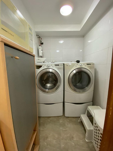 Venta Hermosa Casa Remodelada Con Piscina En Calle Cerrada Con Vigilacia Privada. Cuenta Con El Servicio De Agua Permanente.