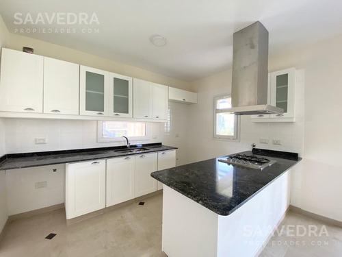 Imagen 9 de 30 de Casa En Venta Estilo Clásico. Barrio Tipas Lote Interno En Zona Bien Consolidada.