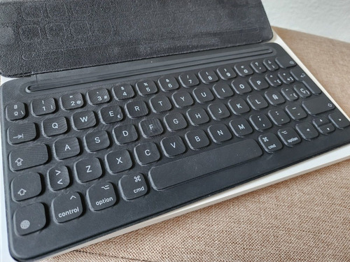 Teclado Apple Smart Keyboard iPad 9a 8a iPad Pro 10.5 Air 3 (Usado)