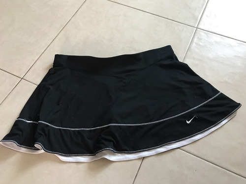 falda short deportiva negra