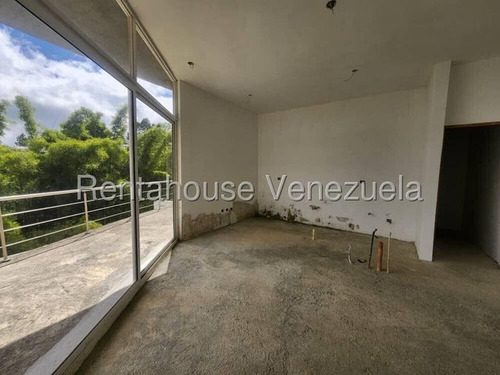 Estupenda Casa En Venta En Alto Hatillo. N E G O C I A B L E
