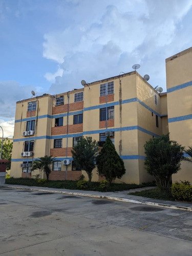 Apartamento En Paraparal, Los Guayos. Residencia Roraima. (srosag-60)