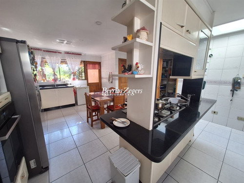 Casa En Venta De 4 Dorm 5 Baños, Sala De Estar Gran Vista