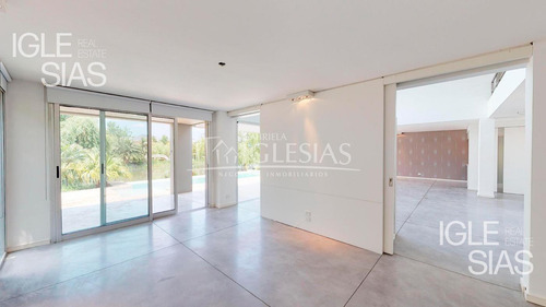 Casa En Venta Al Lago Con 4 Dormitorios En Los Castores Nordelta