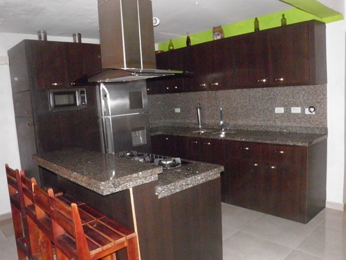 Imagen 4 de 12 de Town House Con Lindos Acabados.