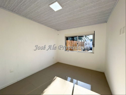 En Venta Propiedad De 2 Dormitorios Con Piscina, Colonia