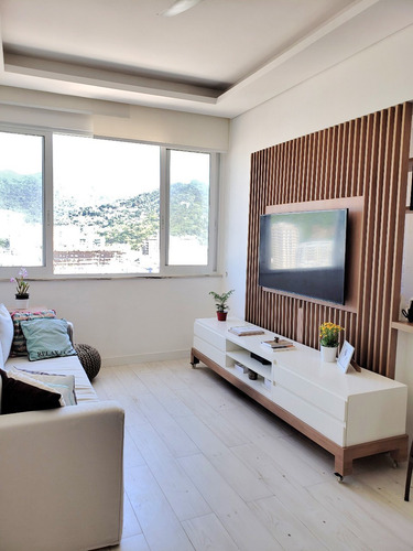 Apartamento À Venda Na Rua Das Laranjeiras, Laranjeiras, Rio De Janeiro - Rj - Liv-10595